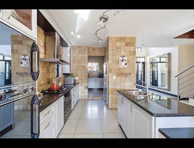 4 BEDROOM HOUSE FOR SALE IN LONEHILL